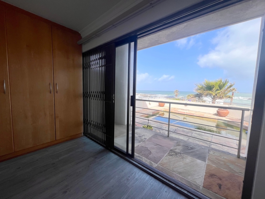 4 Bedroom Property for Sale in Bloubergstrand Western Cape